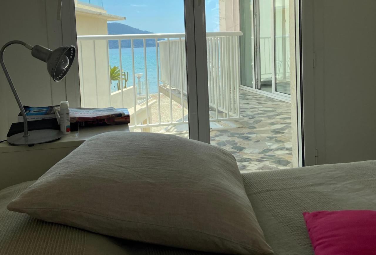 Les Pieds Dans L'O - Appartement 50M2 Front De Mer Saint-Cyr-sur-Mer Ngoại thất bức ảnh